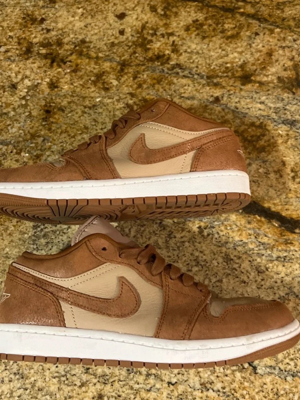 Nike Men's Low-Top Sneakers in Brown and Cream